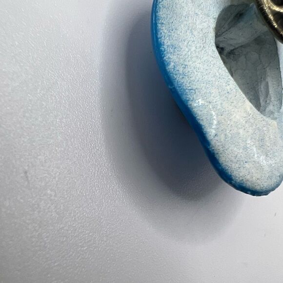 Vintage 3D Cowboy Hat Ceramic Pin - Picture 3 of 7